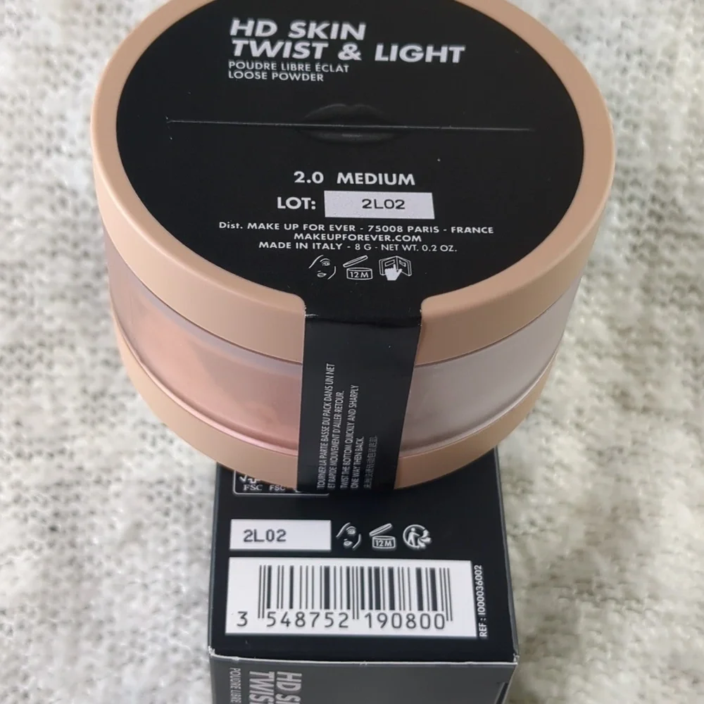Makeup Forever HD Skin Twist & Light Powder in 2.0 Medium, 8g/0.20oz